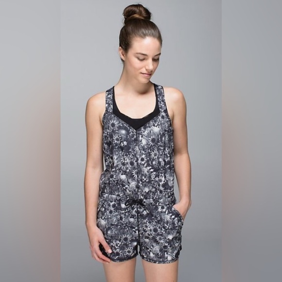 Lululemon Be Free Runsie Romper in Flowabunga Black White Floral size 6 - Picture 2 of 7